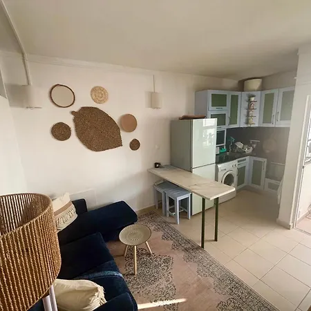 Fantastic Two Bed Close To The דירה *